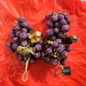 NEW! VINTAGE MIDWEST BUNDLE OF DECORATIVE ARTIFICIAL PURPLE GRAPES GREEN LEAVES.